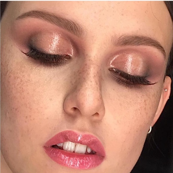 🧞‍♂️LE🧞‍♂️MAC Aladdin Collection Lipglass- Magic Carpet Ride - Picture 3 of 16